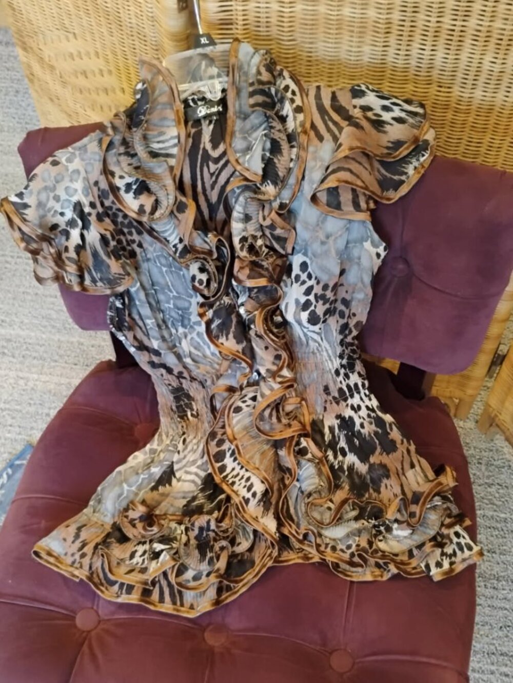 Women Blouse Sz Small Animal Print